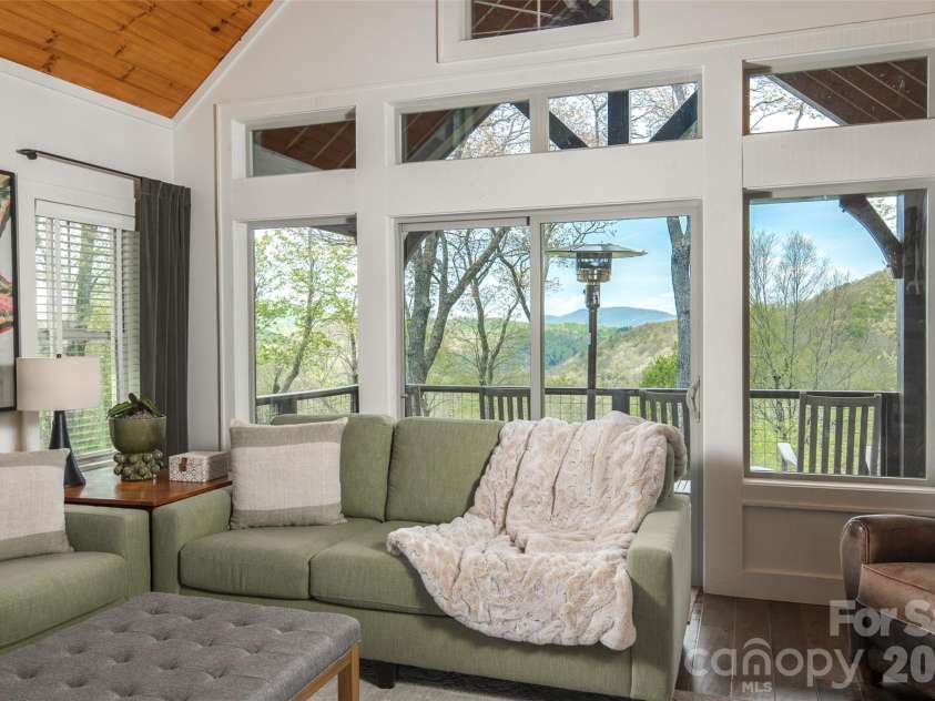 497 Black Locust Circle, Blowing Rock, NC 28605.  MLS# CAR4379126, YatesRealty ID 24603. 