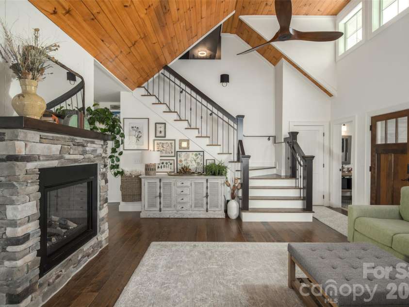 497 Black Locust Circle, Blowing Rock, NC 28605.  MLS# CAR4379126, YatesRealty ID 24603. 