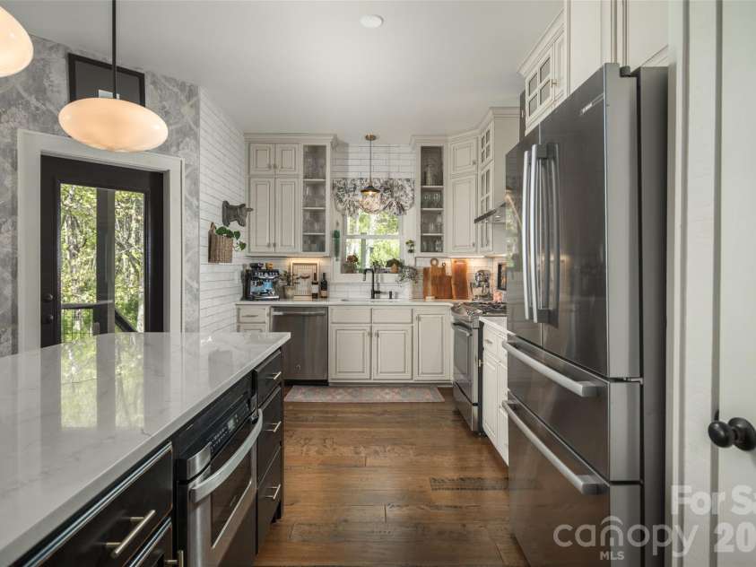 497 Black Locust Circle, Blowing Rock, NC 28605.  MLS# CAR4379126, YatesRealty ID 24603. 