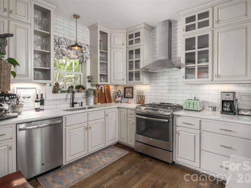 497 Black Locust Circle, Blowing Rock, NC 28605.  MLS# CAR4379126, YatesRealty ID 24603. 
