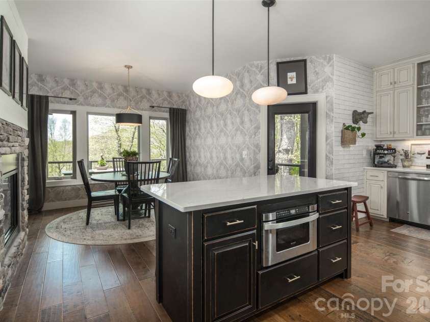 497 Black Locust Circle, Blowing Rock, NC 28605.  MLS# CAR4379126, YatesRealty ID 24603. 