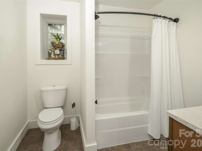 497 Black Locust Circle, Blowing Rock, NC 28605.  MLS# CAR4379126, YatesRealty ID 24603. 
