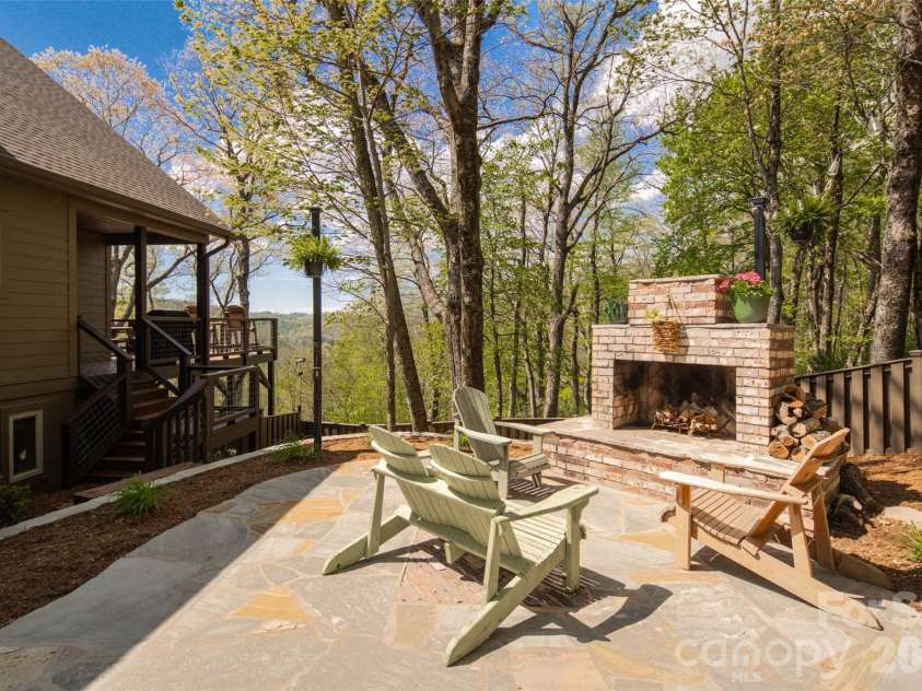 497 Black Locust Circle, Blowing Rock, NC 28605.  MLS# CAR4379126, YatesRealty ID 24603. 