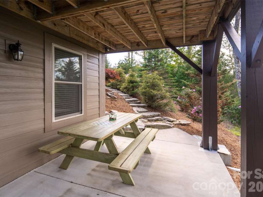 497 Black Locust Circle, Blowing Rock, NC 28605.  MLS# CAR4379126, YatesRealty ID 24603. 