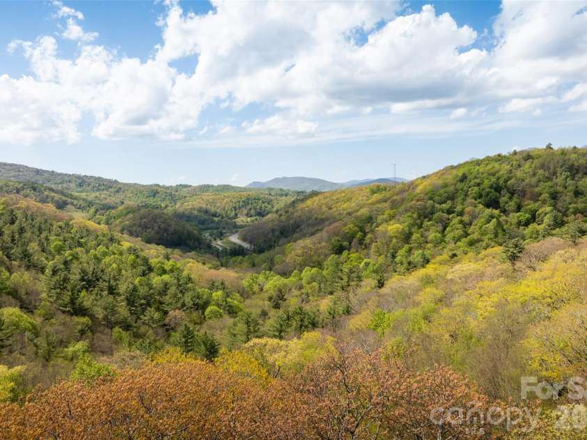 497 Black Locust Circle, Blowing Rock, NC 28605.  MLS# CAR4379126, YatesRealty ID 24603. 