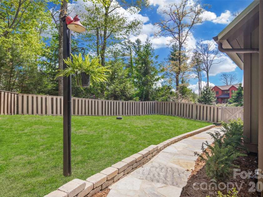 497 Black Locust Circle, Blowing Rock, NC 28605.  MLS# CAR4379126, YatesRealty ID 24603. 