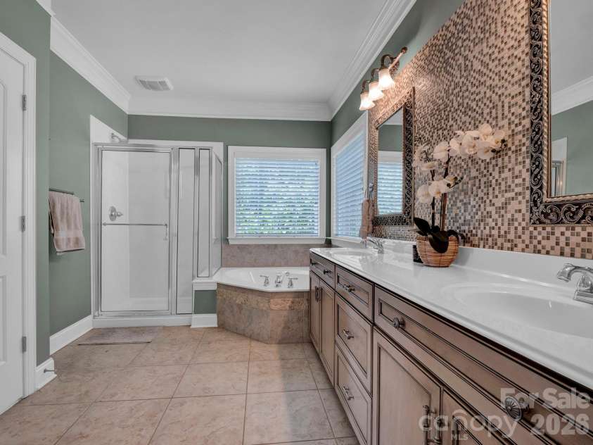2652 Bedford Place, Concord, NC 28027.  MLS# CAR4368949, YatesRealty ID 24604. Master Bath