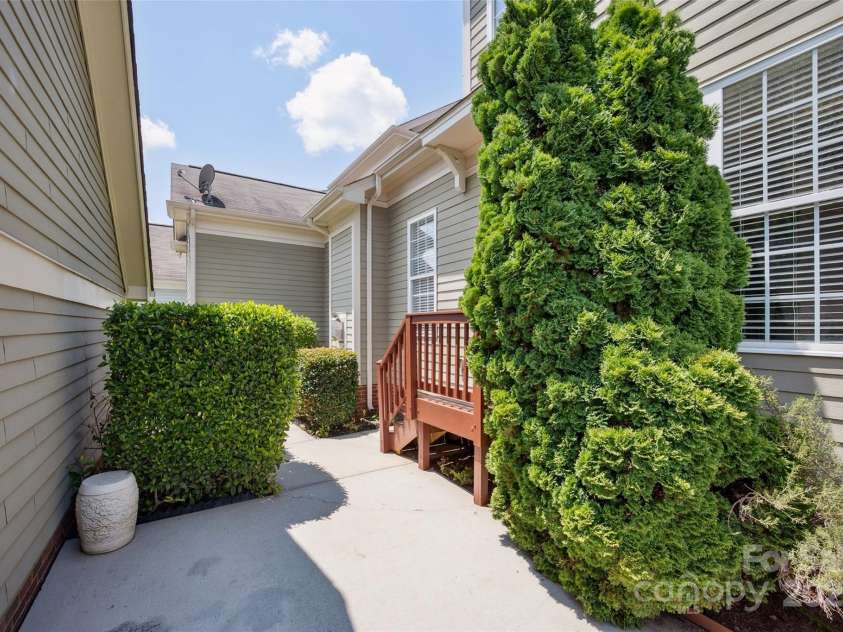 14632 Holly Springs Drive, Huntersville, NC 28078.  MLS# CAR4203317, YatesRealty ID 24605. 