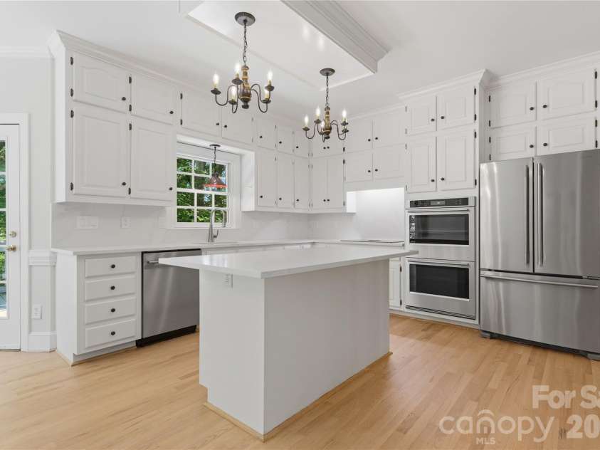 10205 Balmoral Circle, Charlotte, NC 28210.  MLS# CAR4382203, YatesRealty ID 24606. 