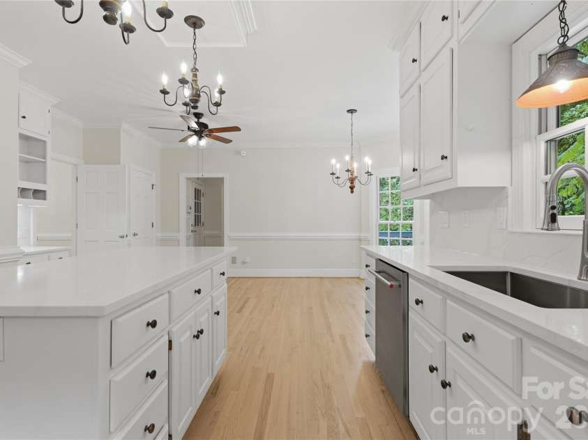 10205 Balmoral Circle, Charlotte, NC 28210.  MLS# CAR4382203, YatesRealty ID 24606. 