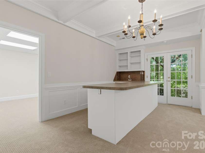 10205 Balmoral Circle, Charlotte, NC 28210.  MLS# CAR4382203, YatesRealty ID 24606. 