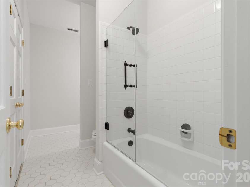 10205 Balmoral Circle, Charlotte, NC 28210.  MLS# CAR4382203, YatesRealty ID 24606. 