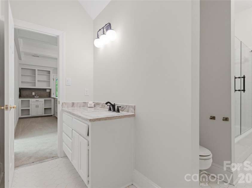 10205 Balmoral Circle, Charlotte, NC 28210.  MLS# CAR4382203, YatesRealty ID 24606. 