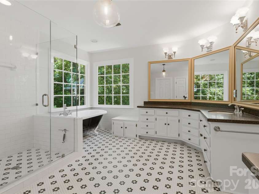 10205 Balmoral Circle, Charlotte, NC 28210.  MLS# CAR4382203, YatesRealty ID 24606. 