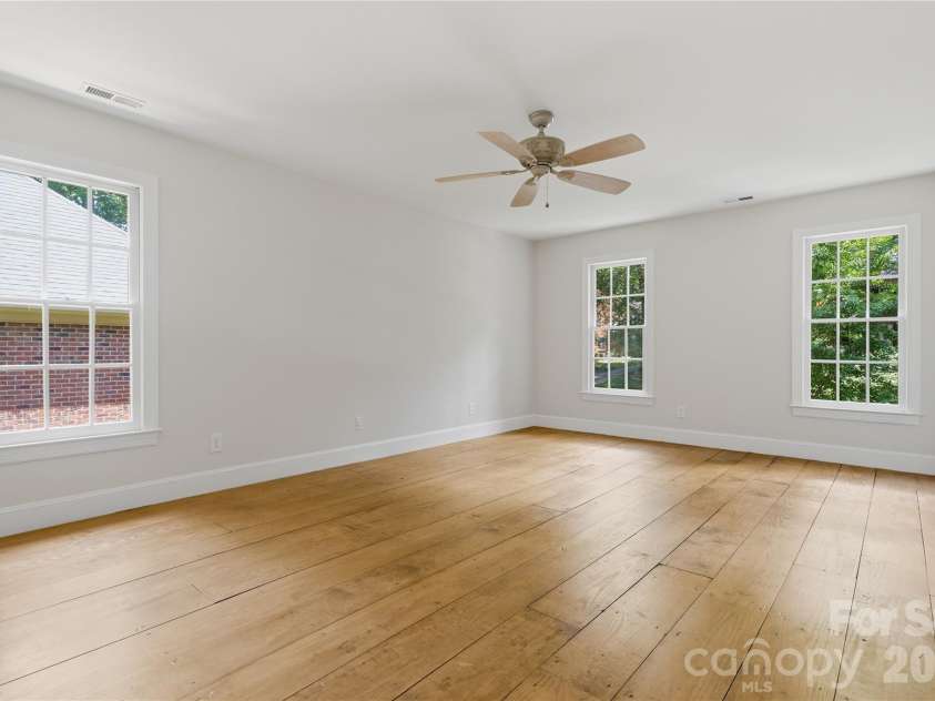 10205 Balmoral Circle, Charlotte, NC 28210.  MLS# CAR4382203, YatesRealty ID 24606. 