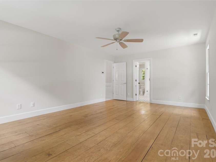 10205 Balmoral Circle, Charlotte, NC 28210.  MLS# CAR4382203, YatesRealty ID 24606. 