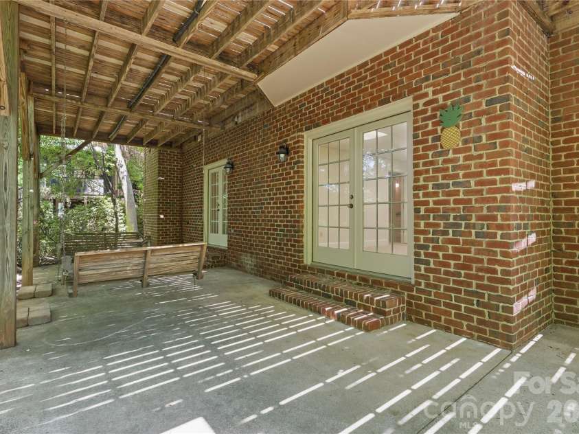 10205 Balmoral Circle, Charlotte, NC 28210.  MLS# CAR4382203, YatesRealty ID 24606. 