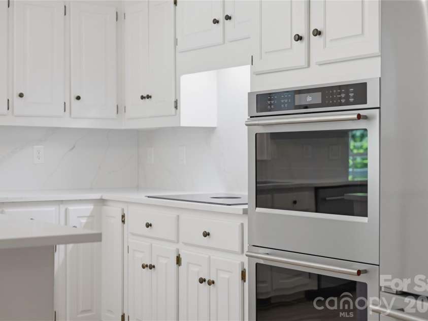 10205 Balmoral Circle, Charlotte, NC 28210.  MLS# CAR4382203, YatesRealty ID 24606. 