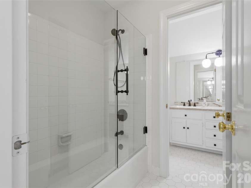 10205 Balmoral Circle, Charlotte, NC 28210.  MLS# CAR4382203, YatesRealty ID 24606. 