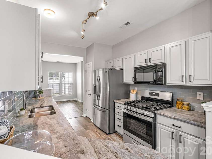 122 Kallie Loop, Mooresville, NC 28117.  MLS# CAR4367976, YatesRealty ID 24608. Gas range 