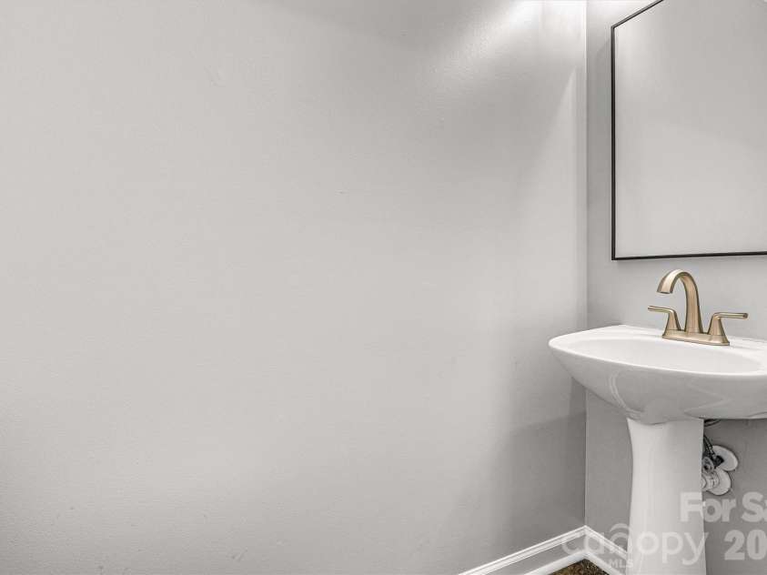 122 Kallie Loop, Mooresville, NC 28117.  MLS# CAR4367976, YatesRealty ID 24608. Main level half bath. 