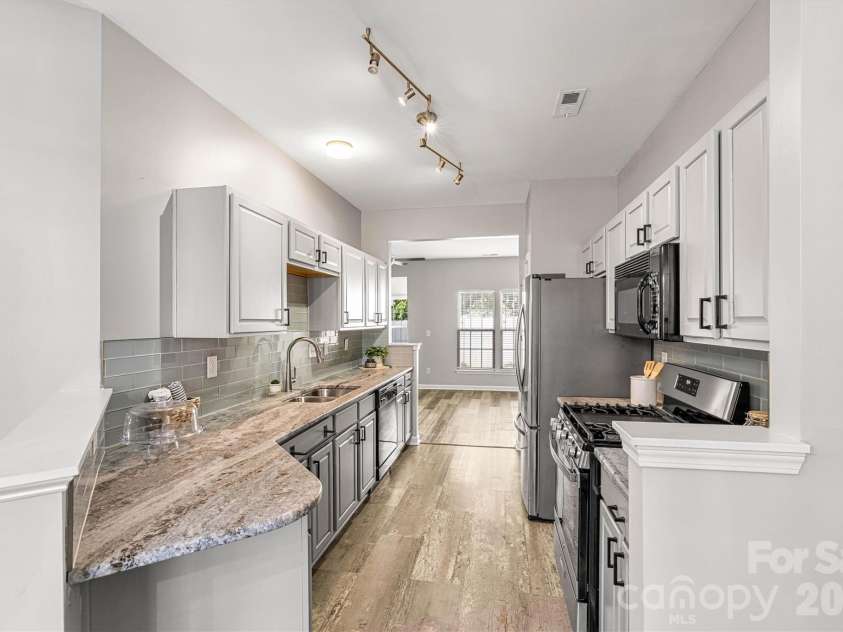 122 Kallie Loop, Mooresville, NC 28117.  MLS# CAR4367976, YatesRealty ID 24608. Plenty of counterspace! 