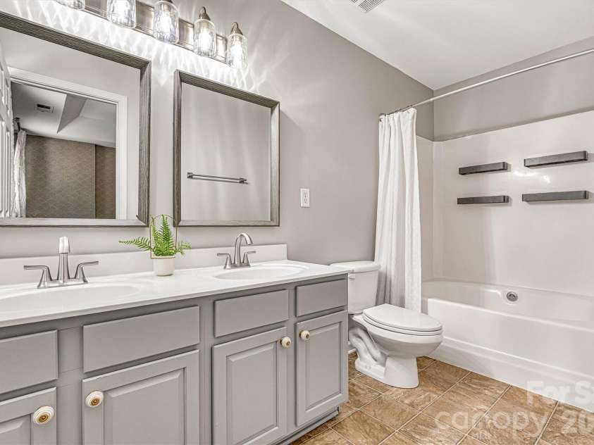 122 Kallie Loop, Mooresville, NC 28117.  MLS# CAR4367976, YatesRealty ID 24608. Primary ensuite bath with double bowl vanity. 