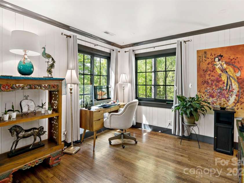 143 Beverly Road, Asheville, NC 28805.  MLS# CAR4287185, YatesRealty ID 24608. 