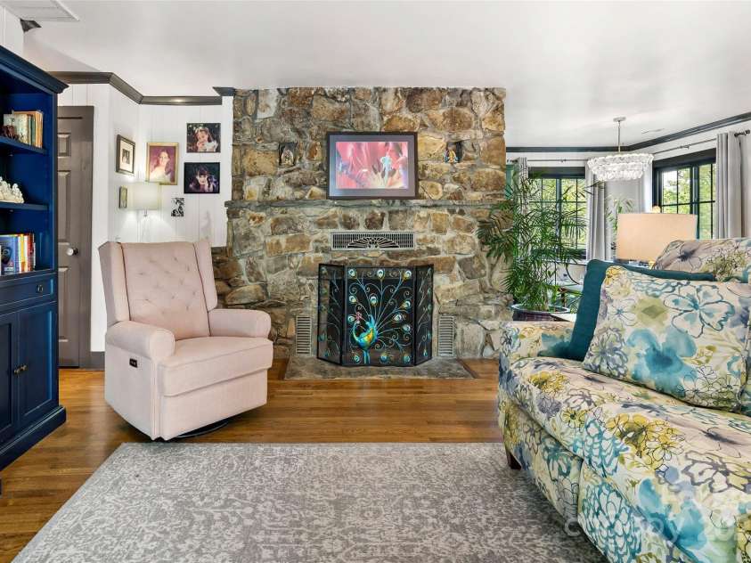 143 Beverly Road, Asheville, NC 28805.  MLS# CAR4287185, YatesRealty ID 24608. 