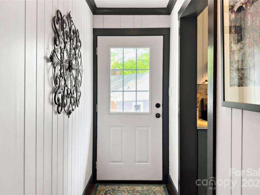 143 Beverly Road, Asheville, NC 28805.  MLS# CAR4287185, YatesRealty ID 24608. 