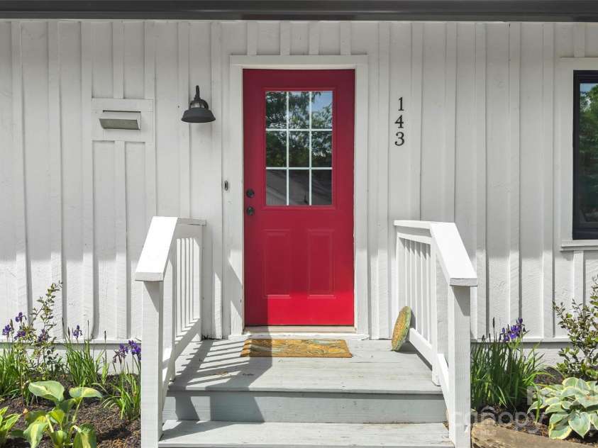 143 Beverly Road, Asheville, NC 28805.  MLS# CAR4287185, YatesRealty ID 24608. 