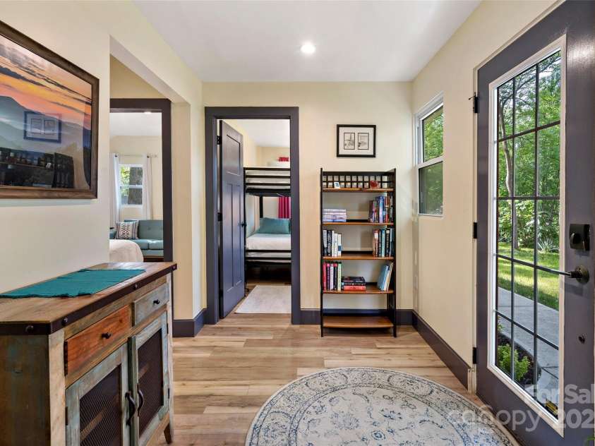 143 Beverly Road, Asheville, NC 28805.  MLS# CAR4287185, YatesRealty ID 24608. 