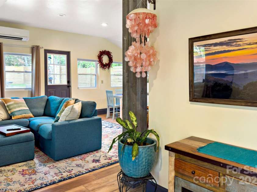 143 Beverly Road, Asheville, NC 28805.  MLS# CAR4287185, YatesRealty ID 24608. 