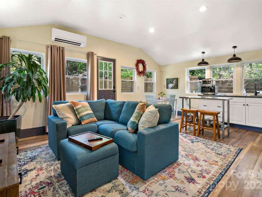 143 Beverly Road, Asheville, NC 28805.  MLS# CAR4287185, YatesRealty ID 24608. 