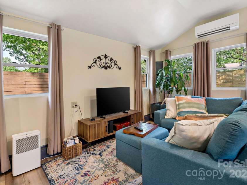 143 Beverly Road, Asheville, NC 28805.  MLS# CAR4287185, YatesRealty ID 24608. 