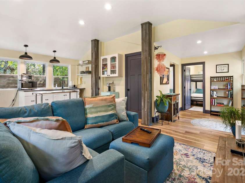 143 Beverly Road, Asheville, NC 28805.  MLS# CAR4287185, YatesRealty ID 24608. 