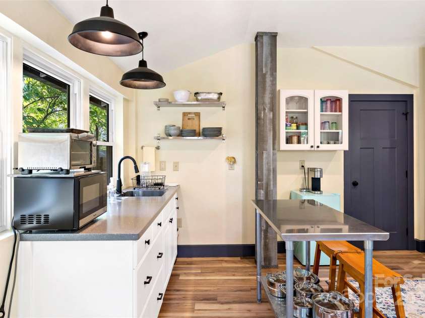 143 Beverly Road, Asheville, NC 28805.  MLS# CAR4287185, YatesRealty ID 24608. 