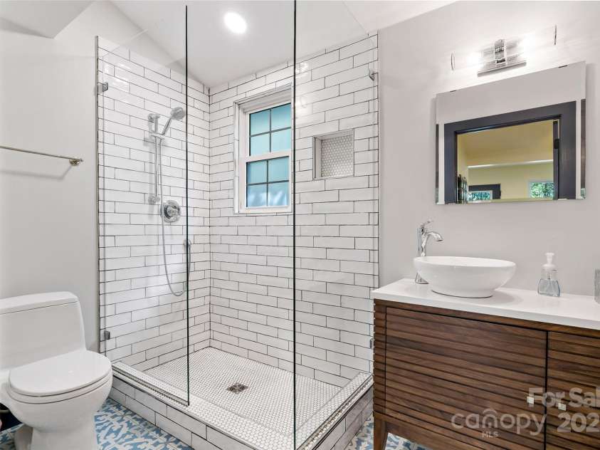 143 Beverly Road, Asheville, NC 28805.  MLS# CAR4287185, YatesRealty ID 24608. 