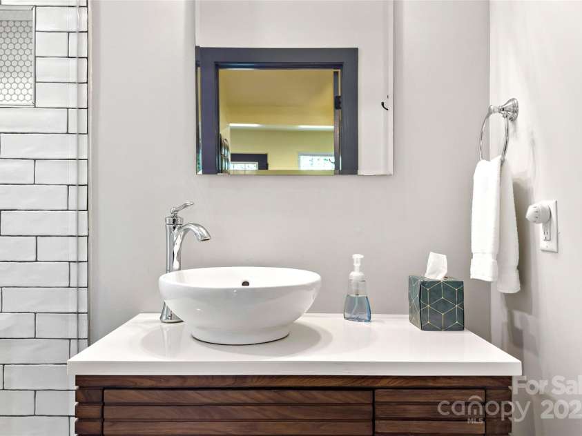 143 Beverly Road, Asheville, NC 28805.  MLS# CAR4287185, YatesRealty ID 24608. 