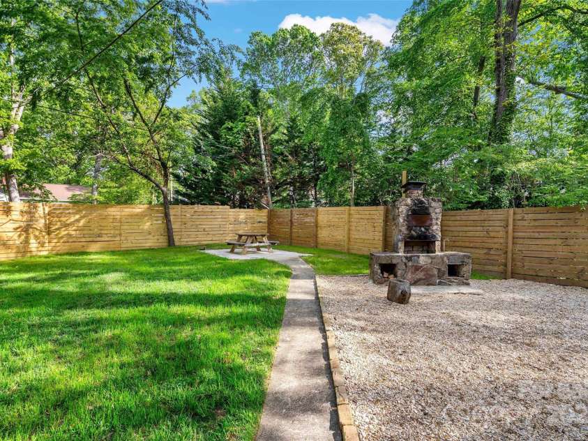 143 Beverly Road, Asheville, NC 28805.  MLS# CAR4287185, YatesRealty ID 24608. 