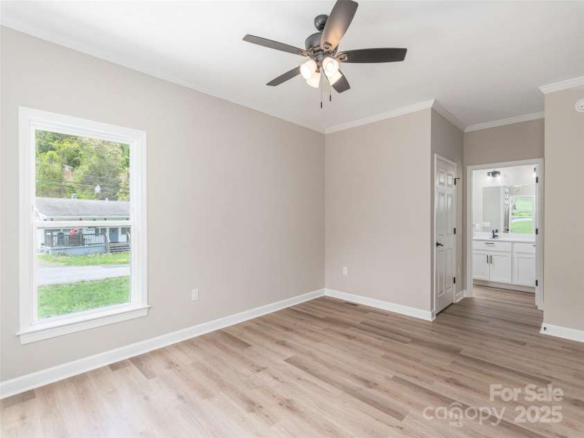 21 Kathy Drive, Waynesville, NC 28786.  MLS# CAR4250023, YatesRealty ID 24609. 