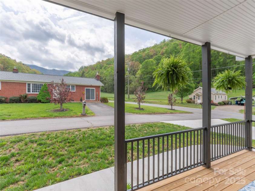 21 Kathy Drive, Waynesville, NC 28786.  MLS# CAR4250023, YatesRealty ID 24609. 