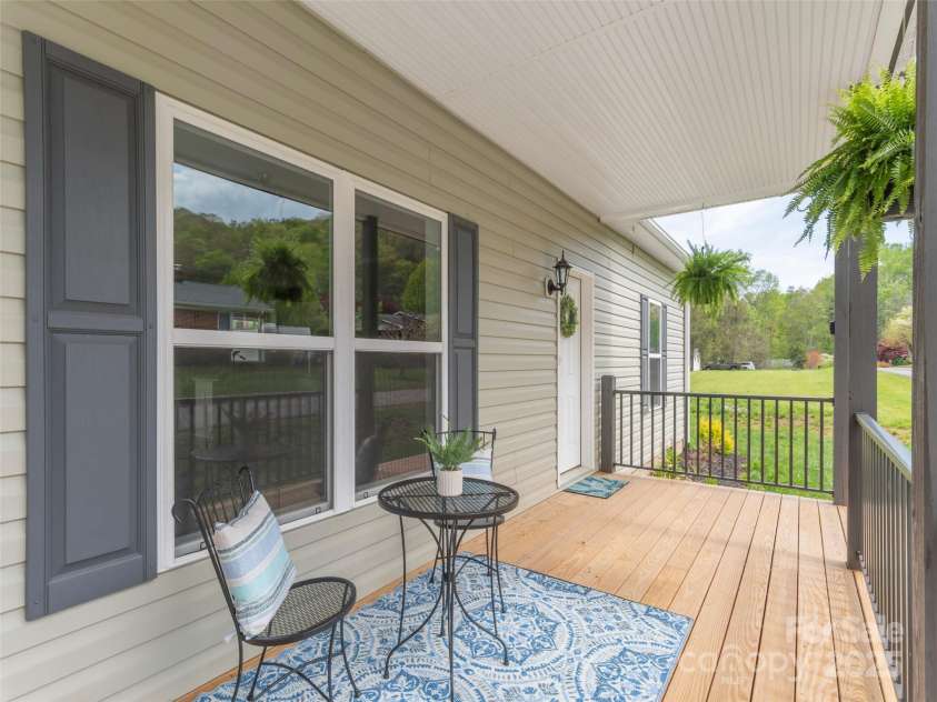 21 Kathy Drive, Waynesville, NC 28786.  MLS# CAR4250023, YatesRealty ID 24609. 