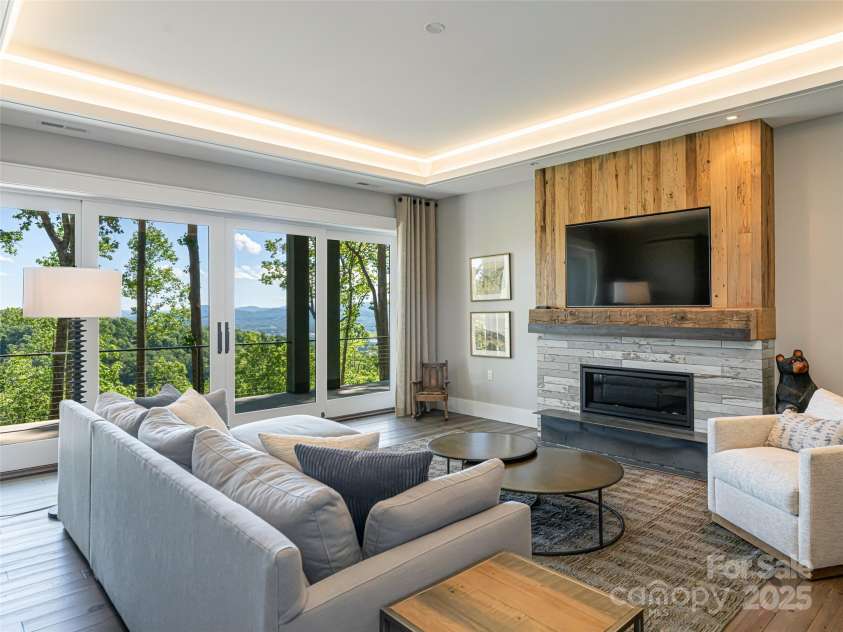 93 Pinchot Forest Drive, Asheville, NC 28803.  MLS# CAR4235748, YatesRealty ID 2461. 