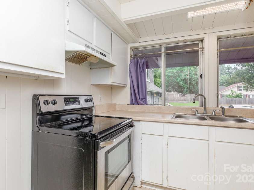 10 Cedarvilla Drive, Rock Hill, SC 29730.  MLS# CAR4264825, YatesRealty ID 24610. 