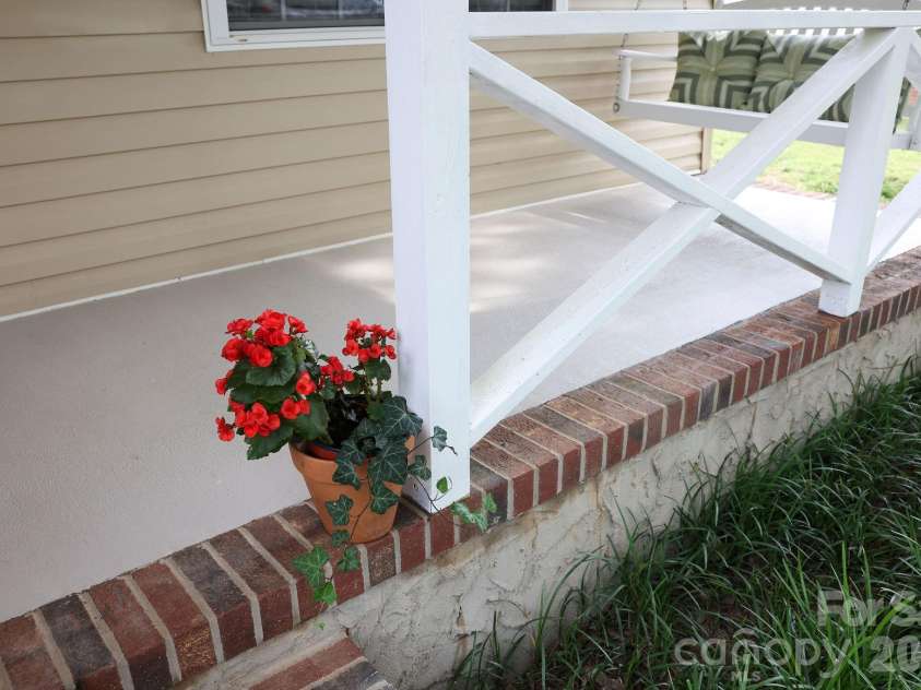 317 Devine Avenue, Belmont, NC 28012.  MLS# CAR4376938, YatesRealty ID 24610. Beauty and function