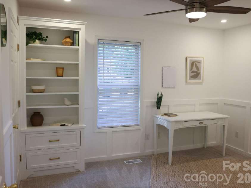 317 Devine Avenue, Belmont, NC 28012.  MLS# CAR4376938, YatesRealty ID 24610. Built-in shelves