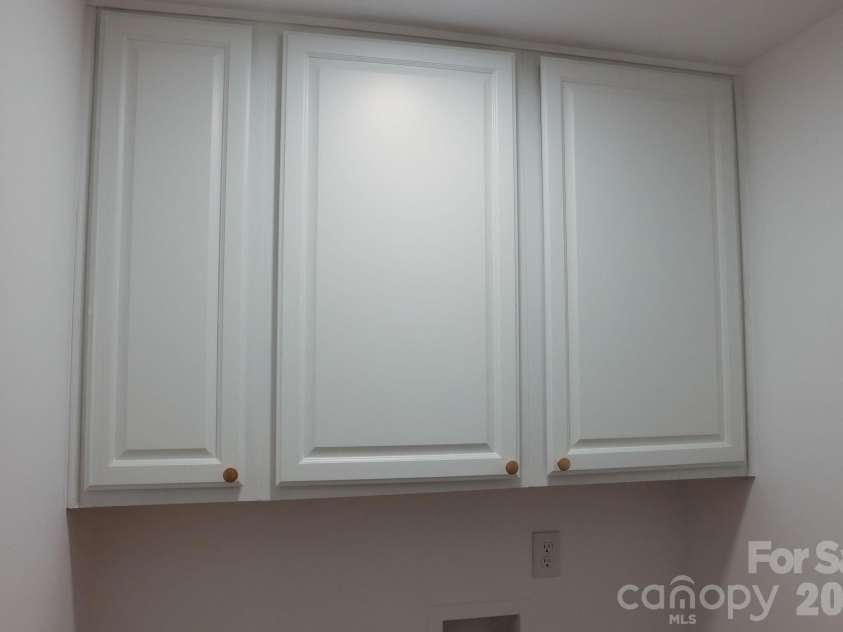 317 Devine Avenue, Belmont, NC 28012.  MLS# CAR4376938, YatesRealty ID 24610. Great built-ins