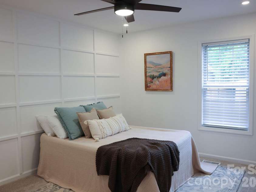 317 Devine Avenue, Belmont, NC 28012.  MLS# CAR4376938, YatesRealty ID 24610. Primary with accent wall