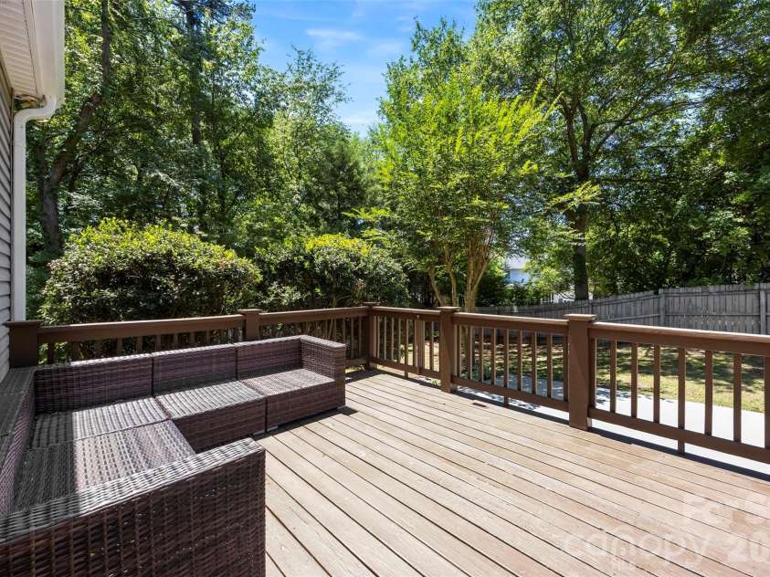 21012 Entrada Drive, Cornelius, NC 28031.  MLS# CAR4382641, YatesRealty ID 24611. 